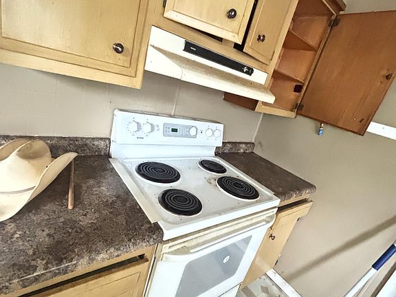 3rd image of 108 E Shipping St