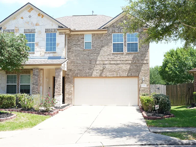 6306 Bain Dr — Photo 2