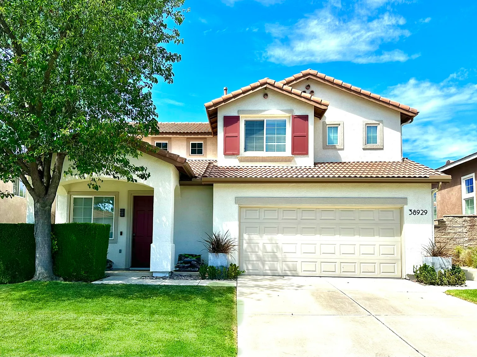 4 bed, 2.5 bath, 2091 sqft, $3,595 — Photo 1
