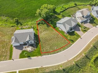 9221 Maas Dr, Saint Bonifacius, MN 55375