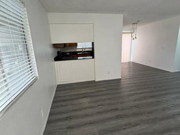4th image of 534 Dunbar Dr