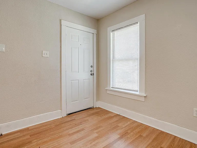 1016 E Arlington Ave #C — Photo 7