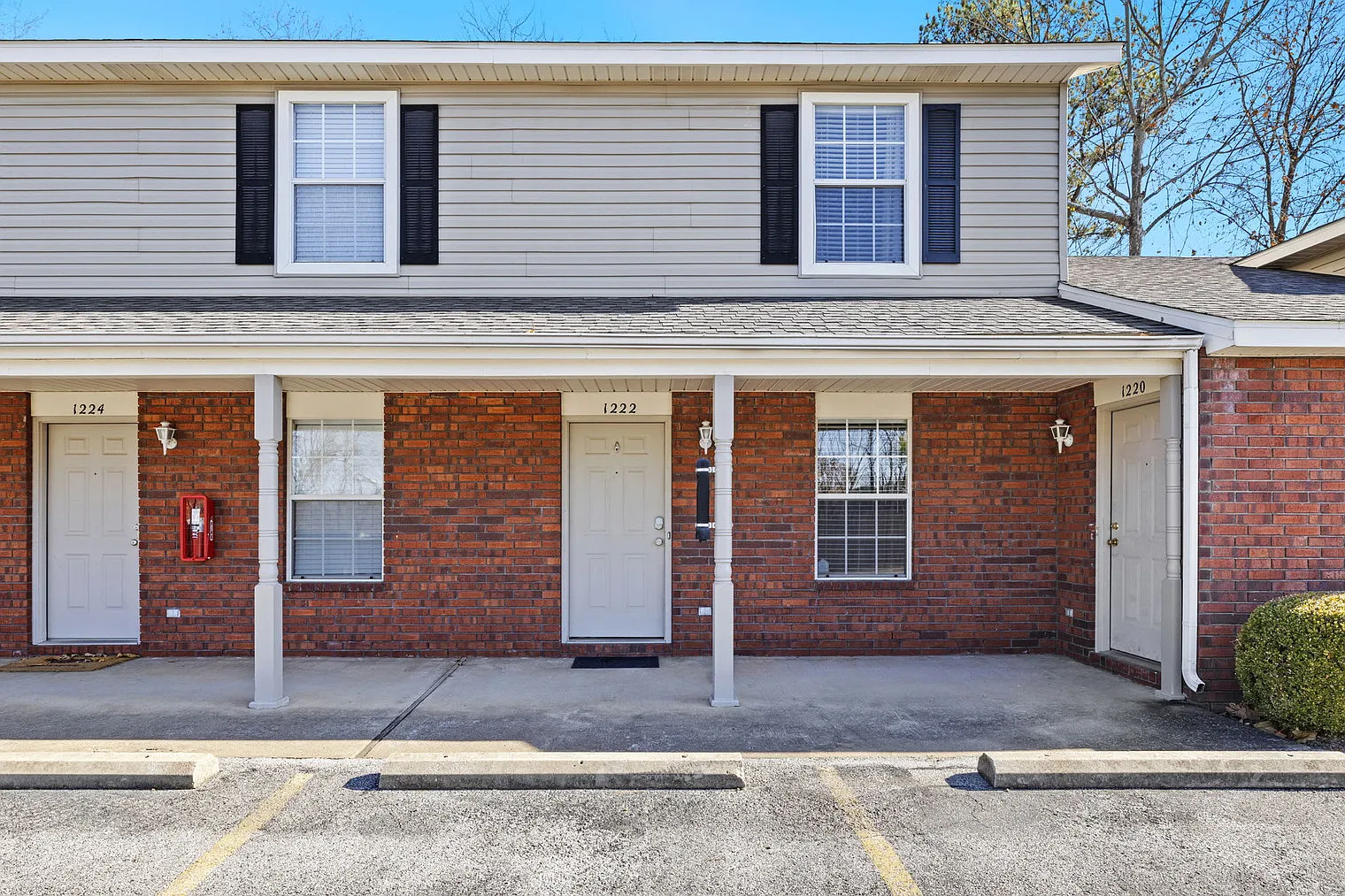 2 bed, 1.0 bath, 904 sqft, $3,302 — Photo 4