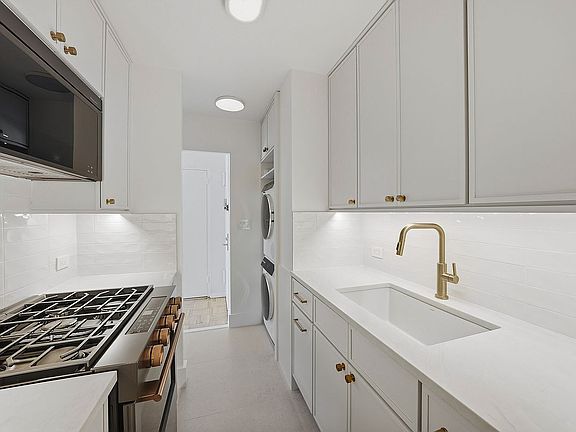 4th image of 300 E 71st St APT 10M