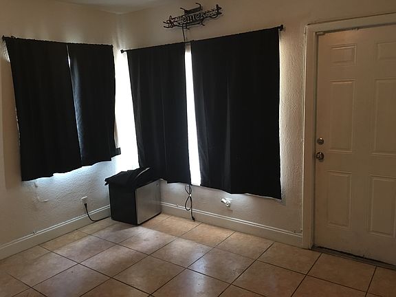 4th image of 412 SE 22nd St APT 4