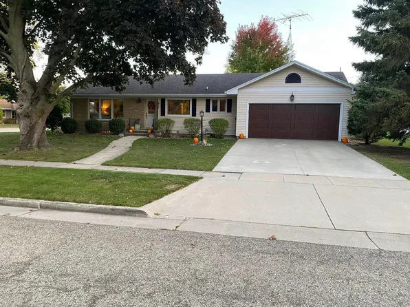811 Grace St, Waupun, WI 53963