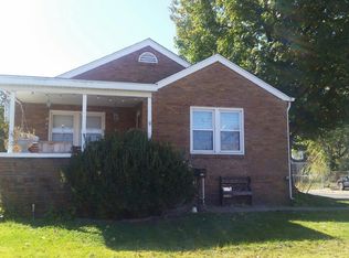 201 E College St, Marion, IL 62959