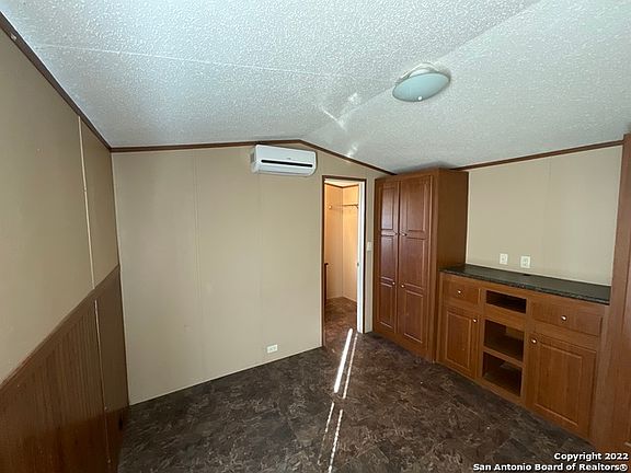 5th image of 410 County Road 2518 #106