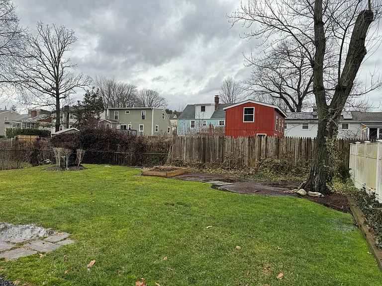 124 Stuart Ave #B — Photo 3