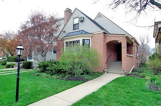 3023 Thayer St photo 1