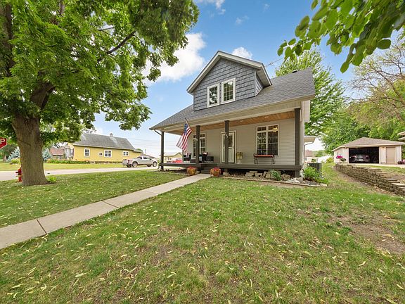 3rd image of 203 4th Ave NW