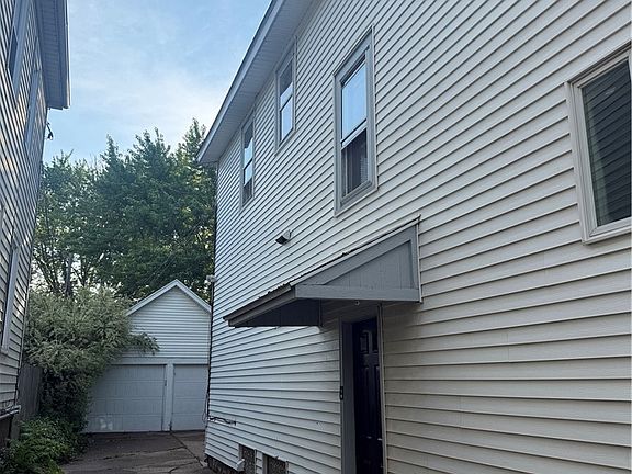 4th image of 422 Colvin Ave