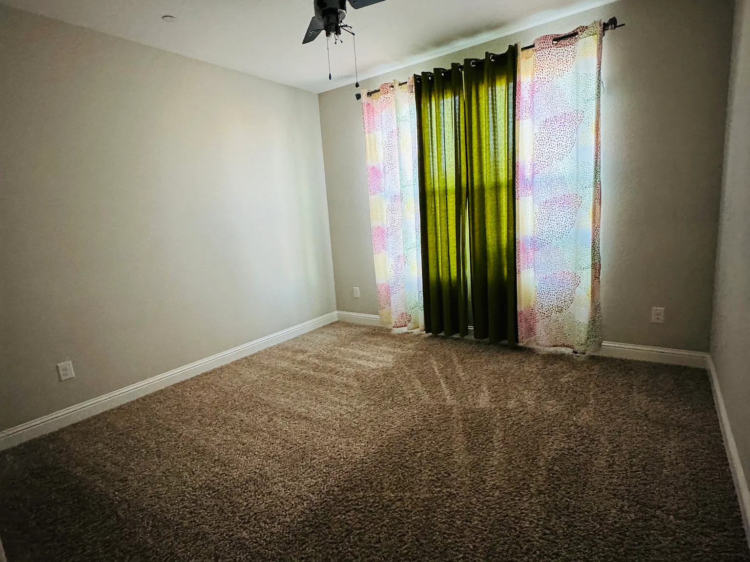 5 bed, 3400 sqft, $3,500 — Photo 3