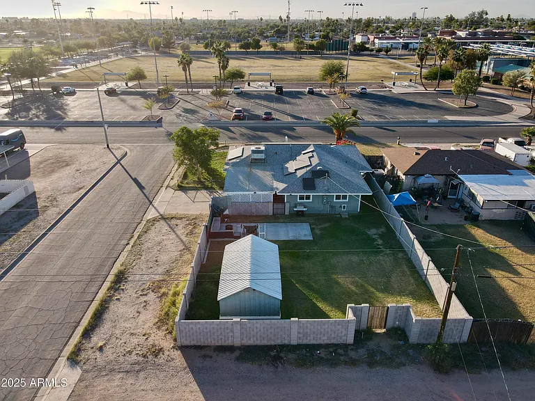 1100 N Brown Ave — Photo 8
