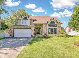 635 Rustic Rook Dr, Somonauk, IL 60552