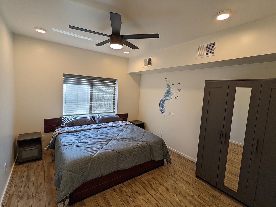 Furnished guest room.