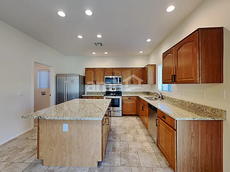 17238 W Maui Ln — Photo 4