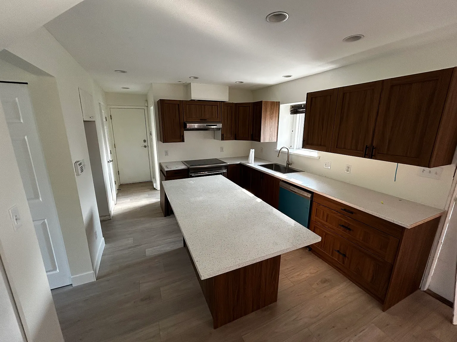 Sienum Pl, Vancouver — Photo 2