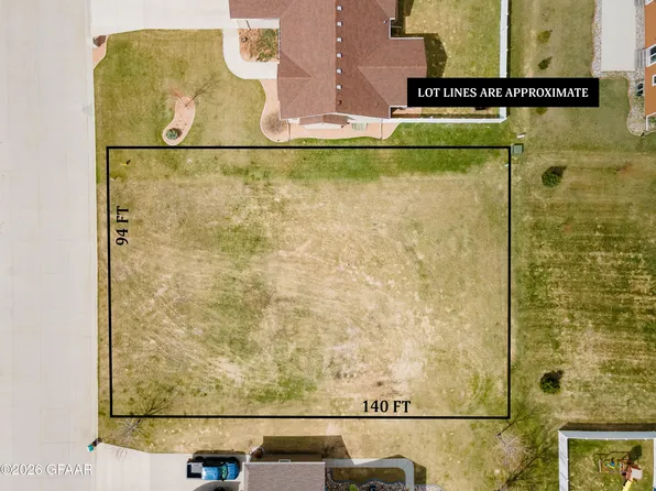2410 Saint Andrews Dr NW, East Grand Forks, MN 56721