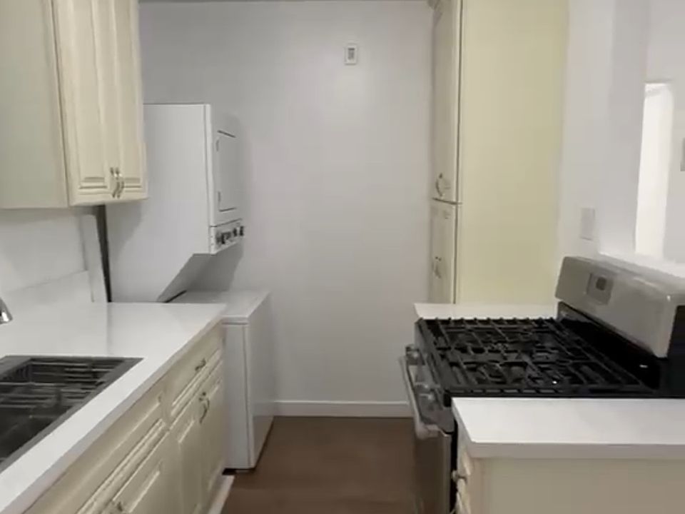 2nd image of 221 N Myers St APT B