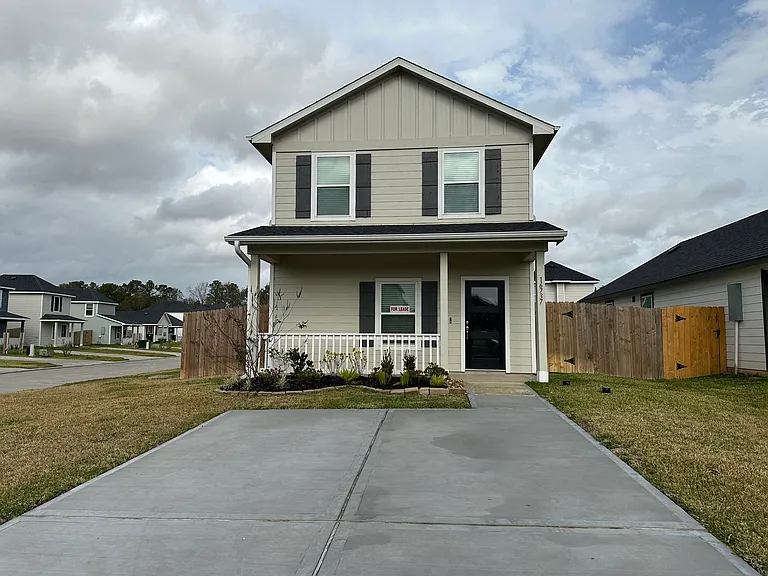 16737 N Marie Village Dr — Photo 1