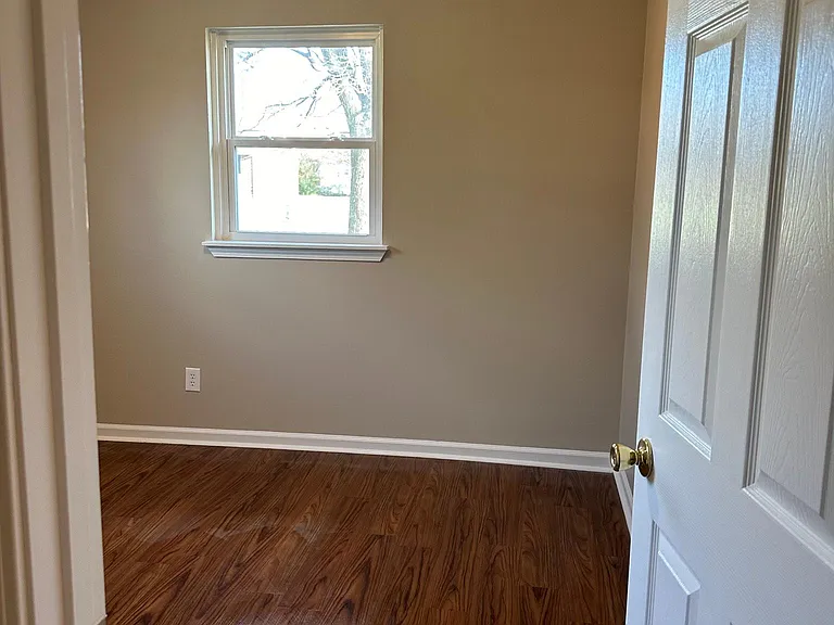 410 Savannah Ave — Photo 15