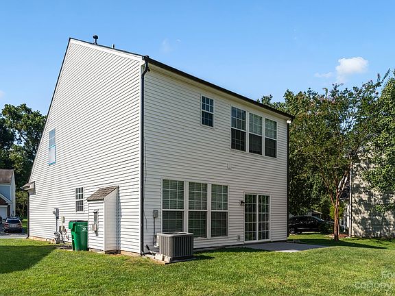 3rd image of 2413 Sawyer Dr
