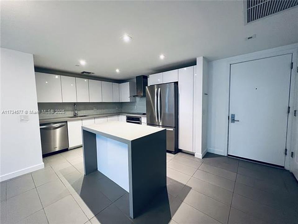 1st image of 1600 NE 1st Ave APT 1208
