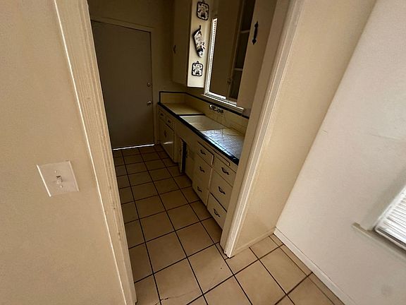 4th image of 221 Wilson Ave #3