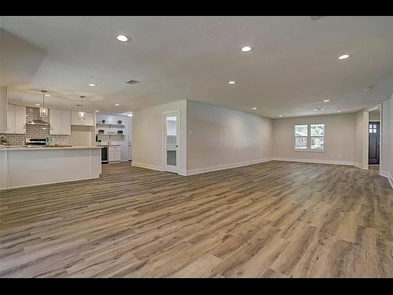 6419 Cindy Ln — Photo 12