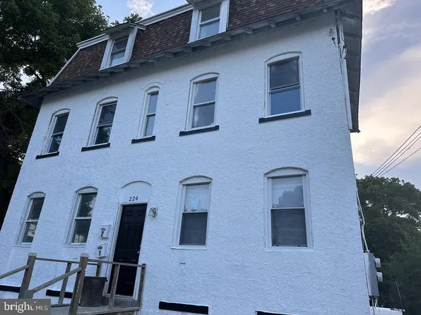 224 E 24th St, Chester, PA 19013