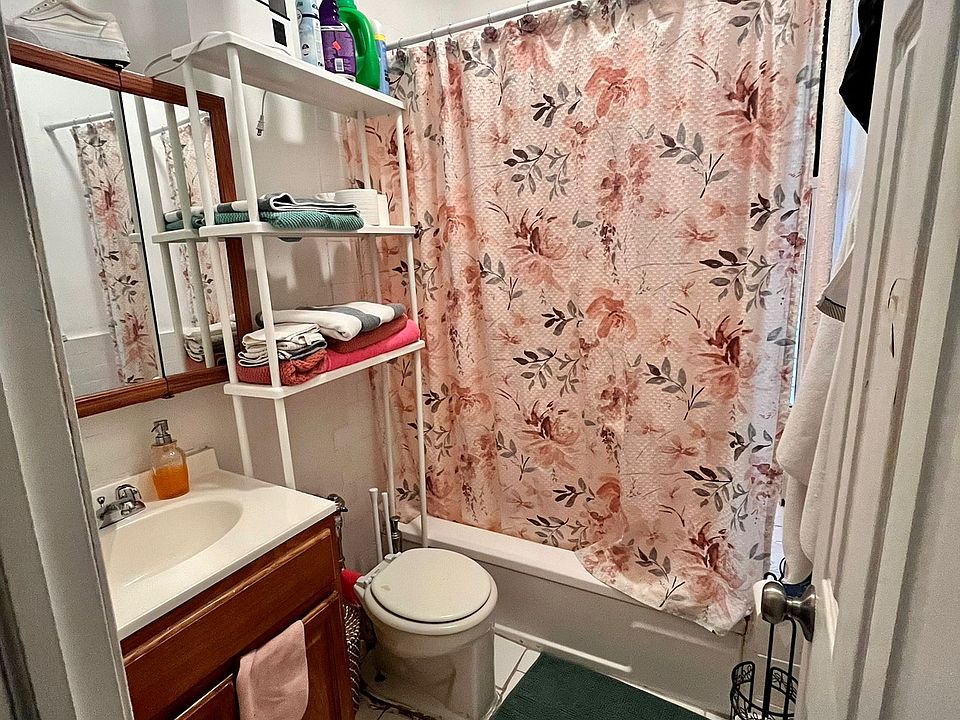 1st image of 540 Manhattan Ave APT 1J