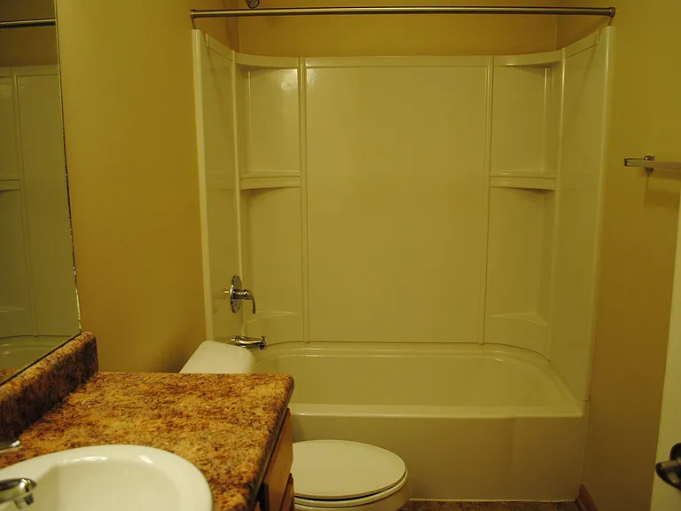4633 Hubbell Ave — Photo 15