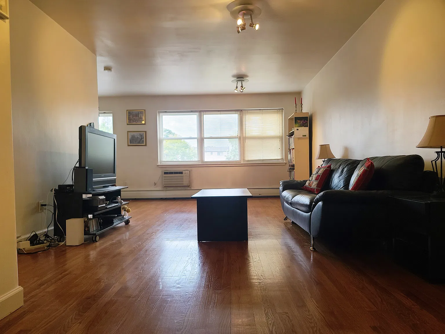 1 bed, 852 sqft, $2,200 — Photo 1
