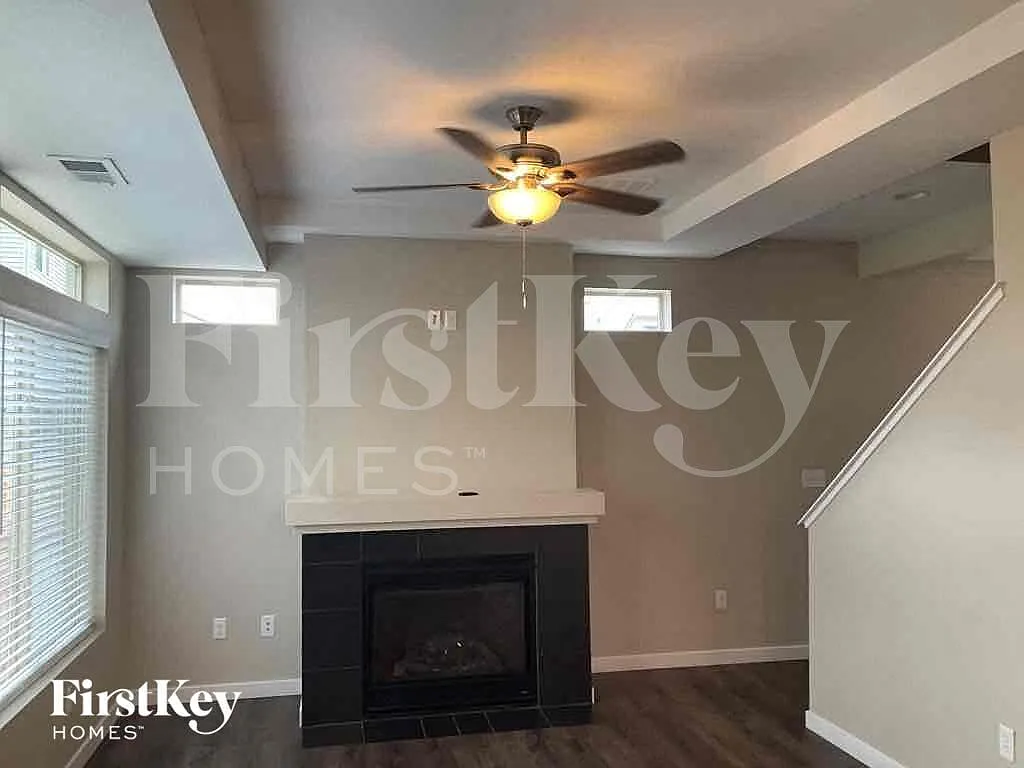3 bed, 1.5 bath, 1517 sqft, $3,650 — Photo 4