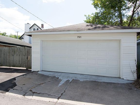 4th image of 751 Van Buren Ave