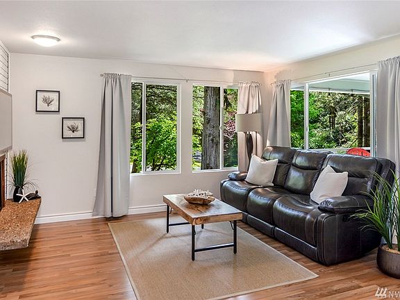 4th image of 2800 NE Marie Pl
