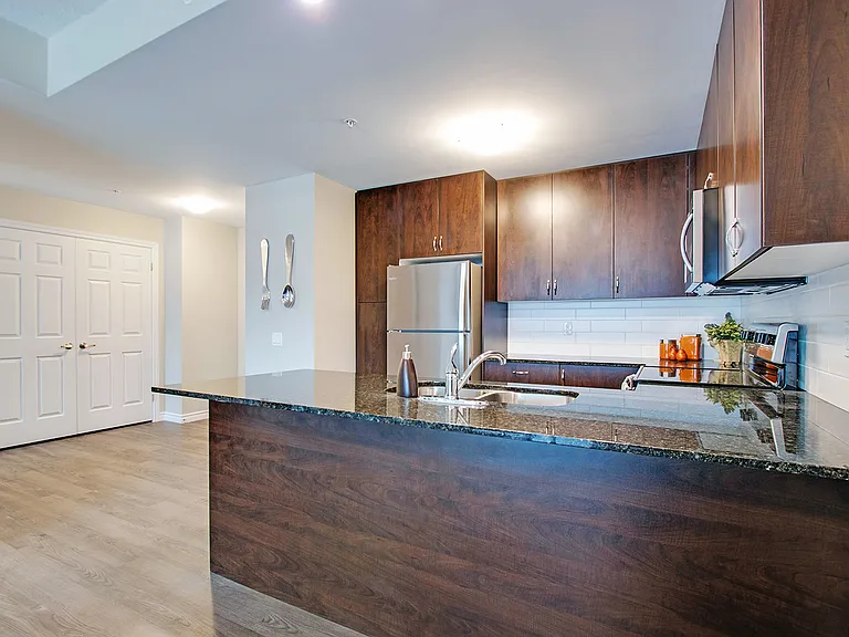 1045 Waterloo St — Photo 10