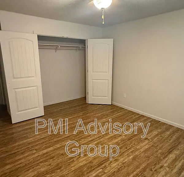 3320 SE Taurus Ave — Photo 4