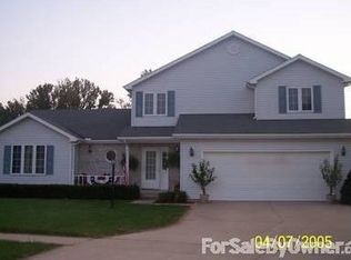 203 N Spruce Dr, Mahomet, IL 61853