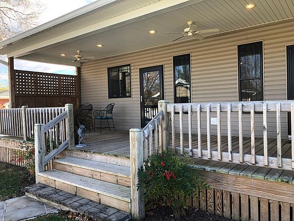 3rd image of 751 Elmwood Dr