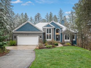 2330 Sawmill Dr NE, Rockford, MI