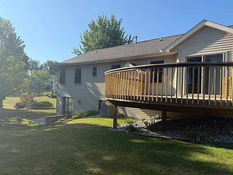 9052 Red Oak Cir — Photo 2