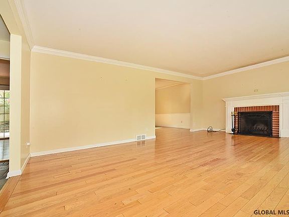 4th image of 1552 Lexington Pkwy