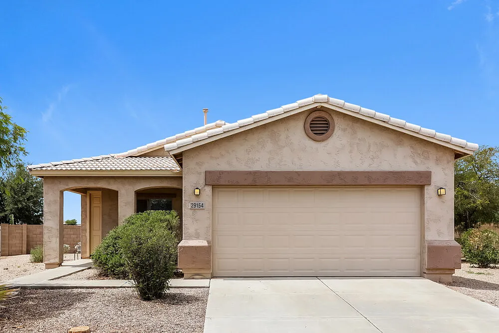 3 bed, 2.0 bath, 1631 sqft, $2,080 — Photo 1