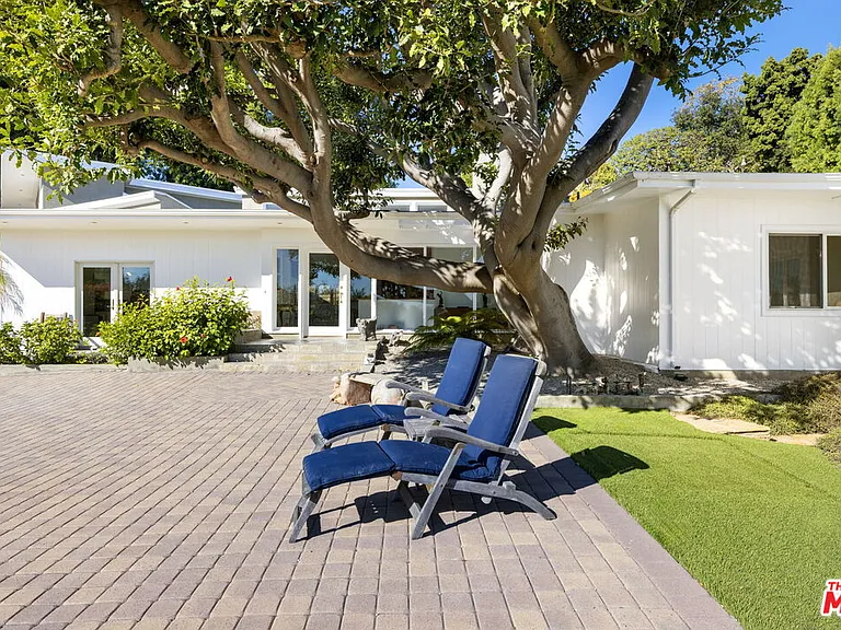 11215 W Sunset Blvd — Photo 5