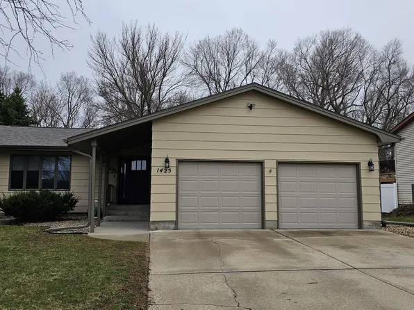 1425 Pebble Beach Rd, Mitchell, SD 57301