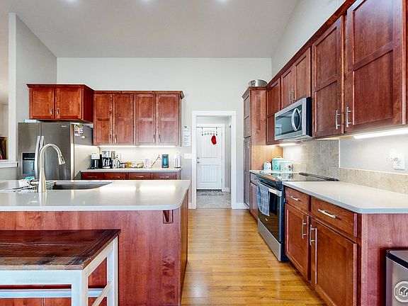 4th image of 107 Larkspur St