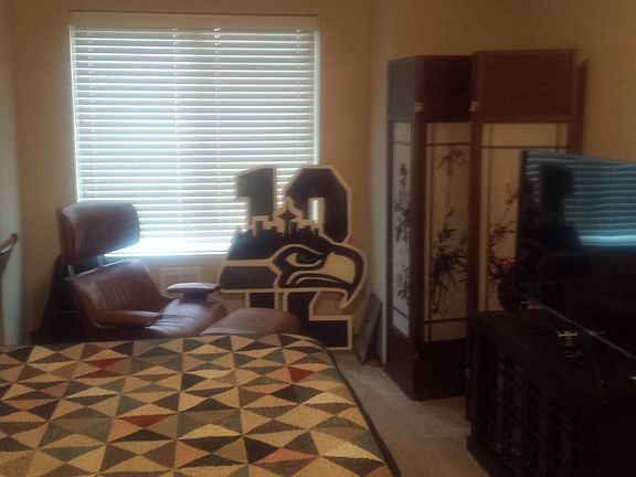 4th image of 8239 42nd Pl NE