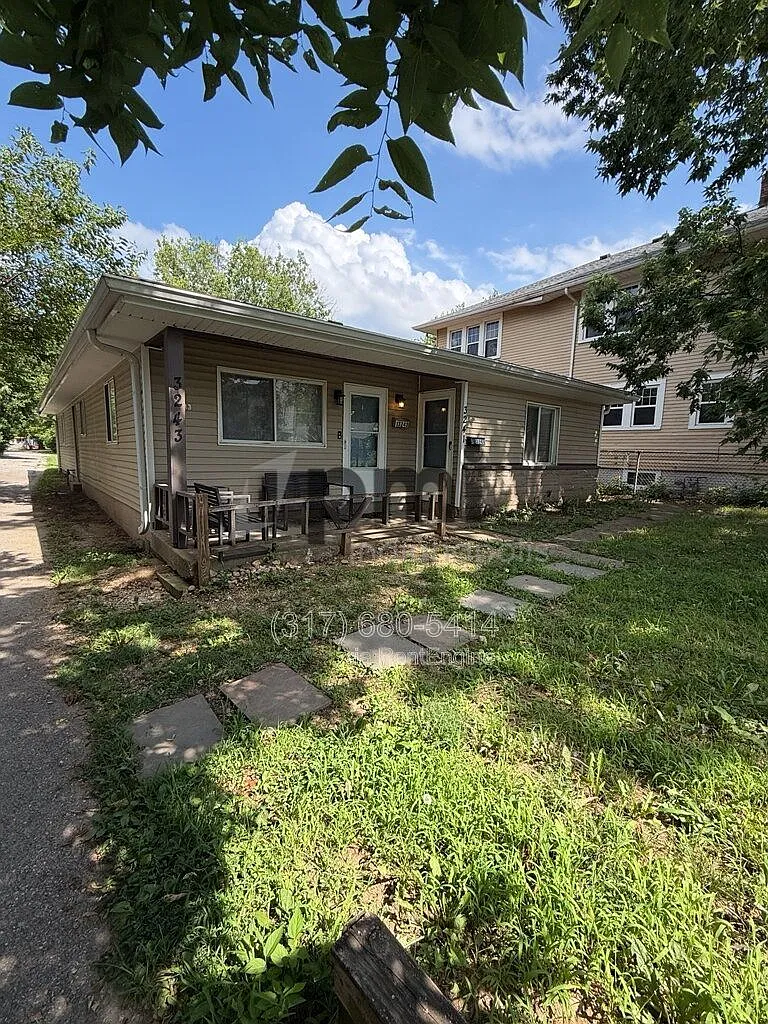 2 bed, 1.0 bath, 890 sqft, $970 — Photo 2